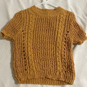 Yellow short sleeve sweater